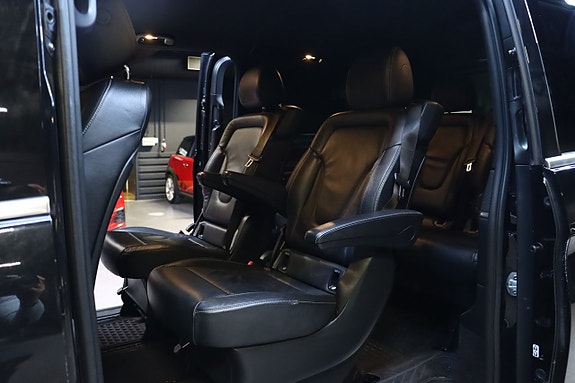 Mercedes-Benz V250 12 of 30