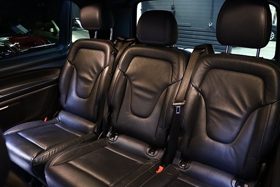 Mercedes-Benz V250 17 of 30