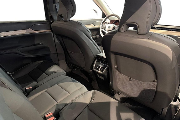 Volvo EX90 7 of 16