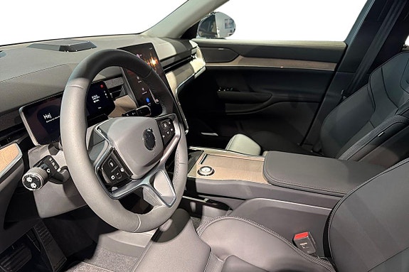 Volvo EX90 12 of 16