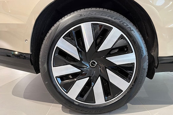 Volvo EX90 15 of 16