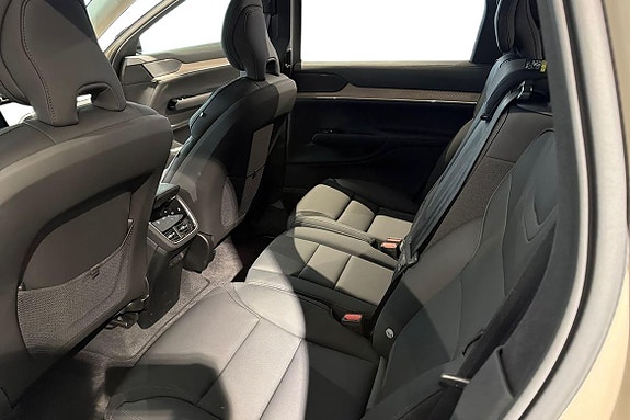 Volvo EX90 11 of 16