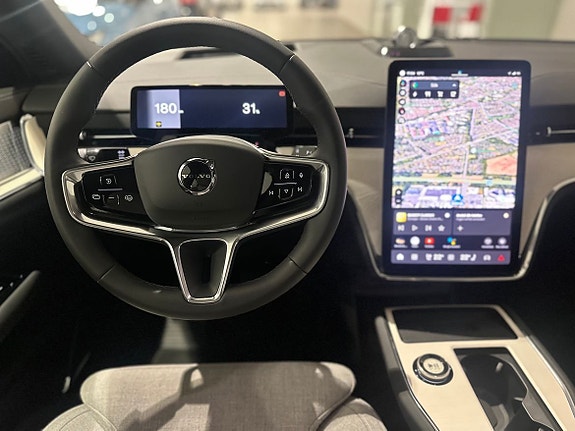 Volvo EX90 15 of 27