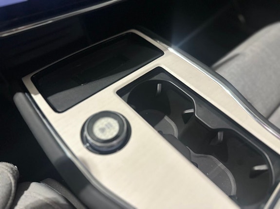 Volvo EX90 19 of 27