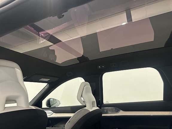 Volvo EX90 12 of 27