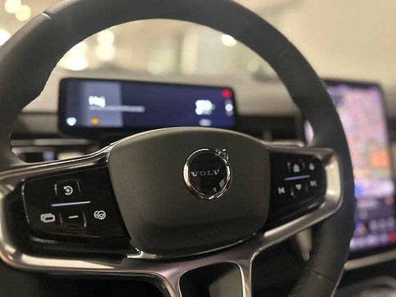 Volvo EX90 18 of 27