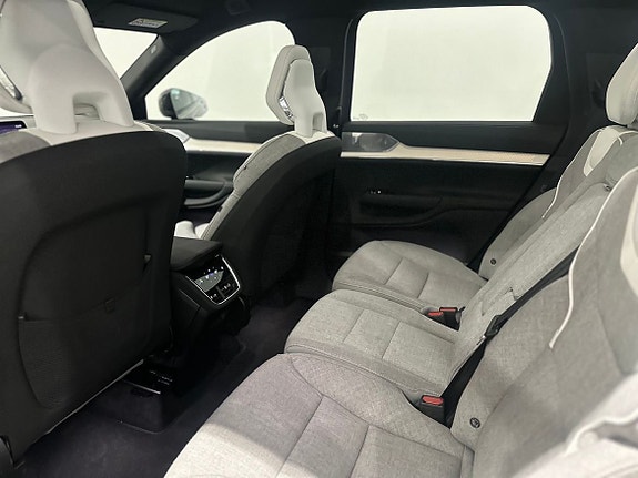 Volvo EX90 11 of 27