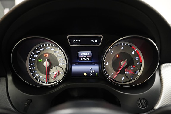 Mercedes-Benz GLA220 11 of 19