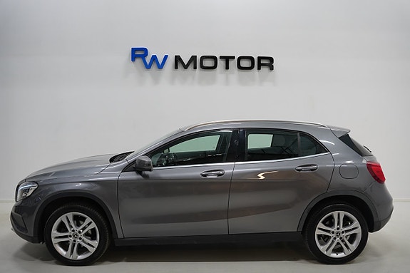 Mercedes-Benz GLA220 3 of 5