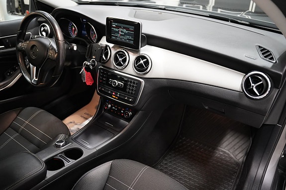 Mercedes-Benz GLA220 8 of 19