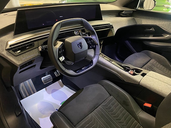 Peugeot e-3008 15 of 28