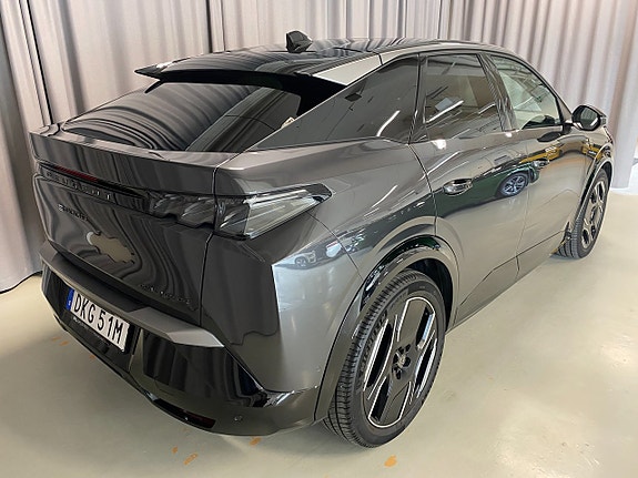 Peugeot e-3008 5 of 5