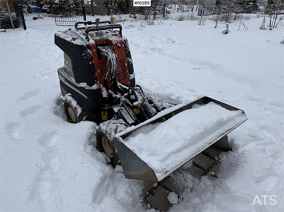 Redskapsbärare Ditch Witch R300 med redskap (179,000:- ex mo 6 of 24