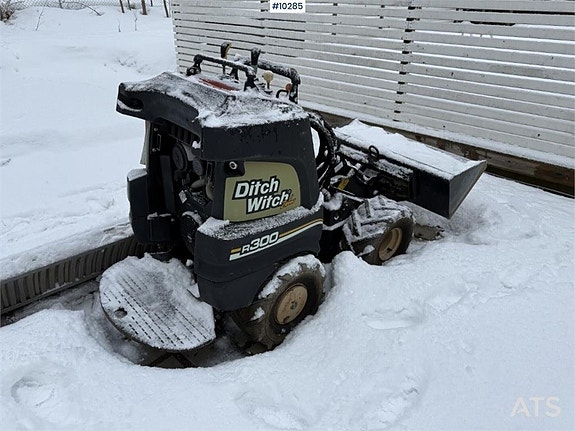 Redskapsbärare Ditch Witch R300 med redskap (179,000:- ex mo 4 of 24