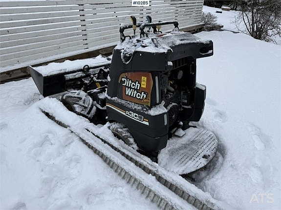 Redskapsbärare Ditch Witch R300 med redskap (179,000:- ex mo 2 of 24