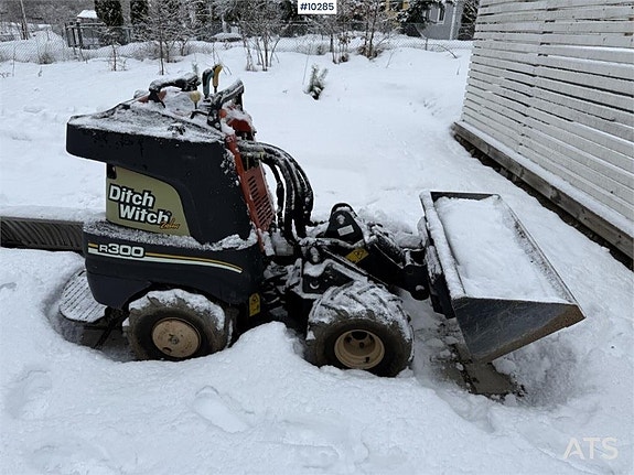 Redskapsbärare Ditch Witch R300 med redskap (179,000:- ex mo 5 of 24