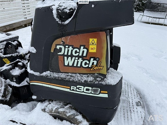 Redskapsbärare Ditch Witch R300 med redskap (179,000:- ex mo 11 of 24