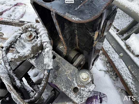 Redskapsbärare Ditch Witch R300 med redskap (179,000:- ex mo 21 of 24