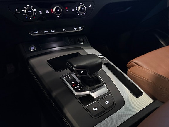 Audi Q5 12 of 18