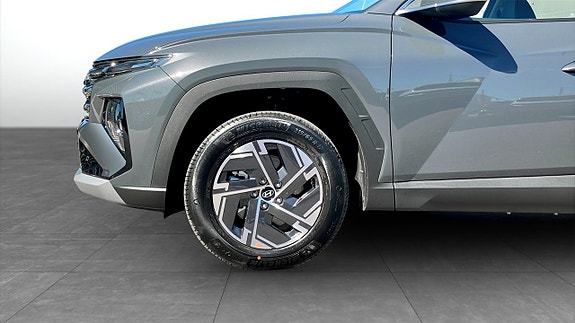 Hyundai Tucson 9 of 12