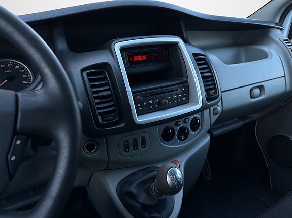 Opel Vivaro 19 of 21