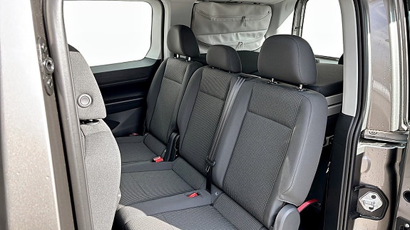 Volkswagen Caddy Maxi 12 of 14