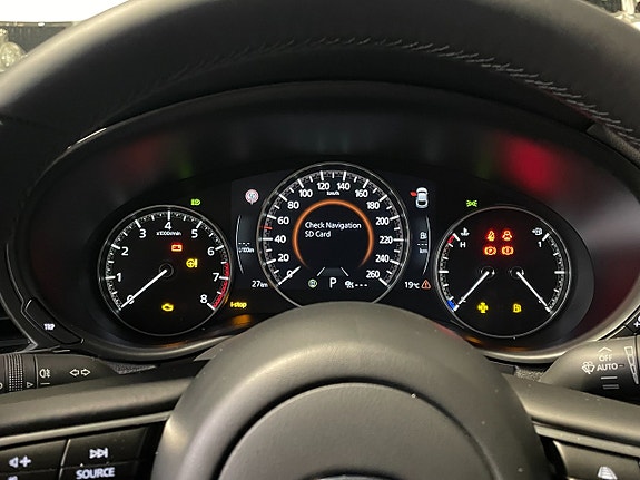 Mazda CX-30 9 of 15