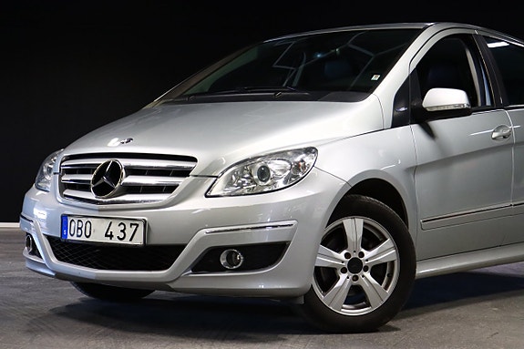 Mercedes-Benz B180 4 of 5