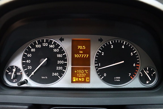 Mercedes-Benz B180 18 of 18