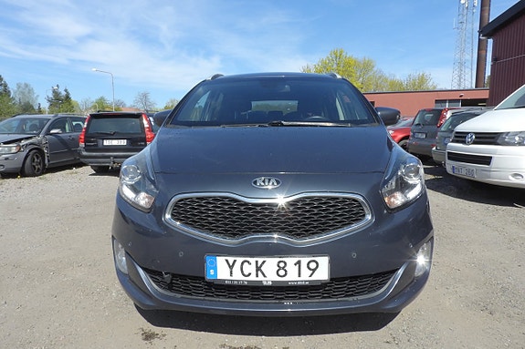 Kia Carens 7 of 17