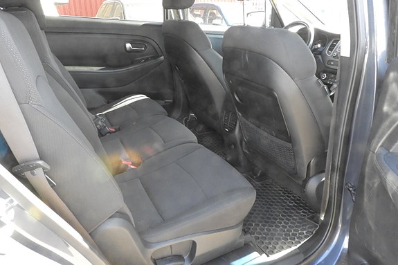 Kia Carens 14 of 17