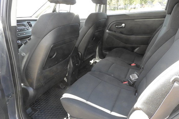Kia Carens 11 of 17
