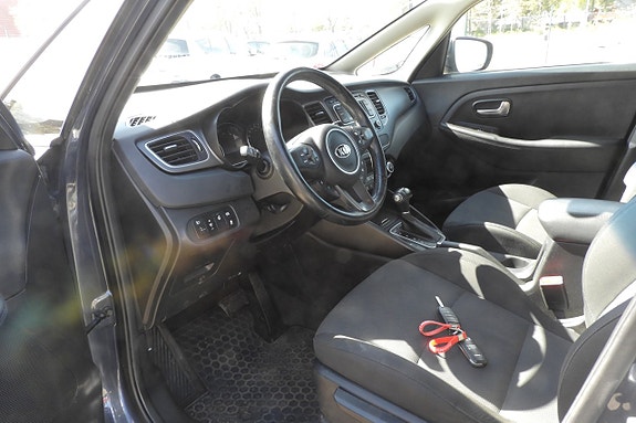 Kia Carens 8 of 17