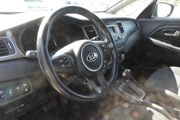 Kia Carens 9 of 17