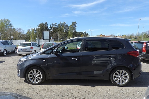 Kia Carens 2 of 5
