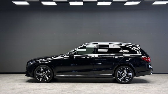 Mercedes-Benz C300 4 of 5