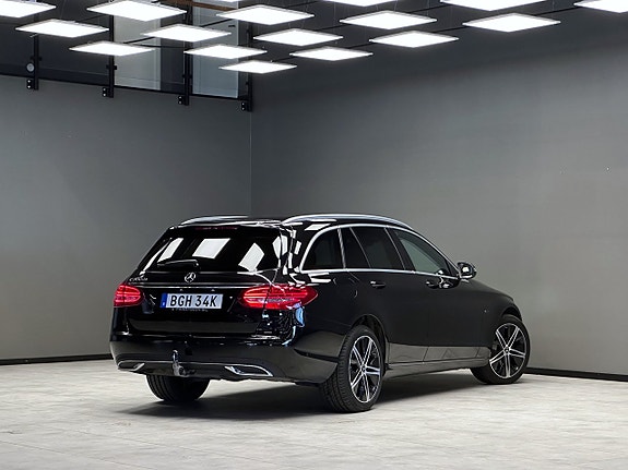Mercedes-Benz C300 2 of 5