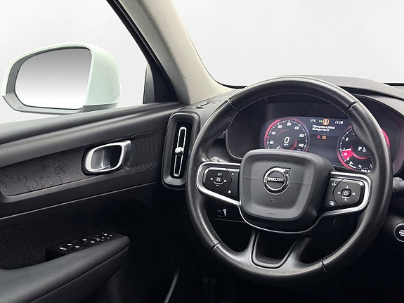 Volvo XC40 15 of 24