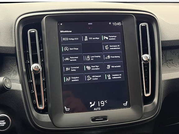 Volvo XC40 18 of 24