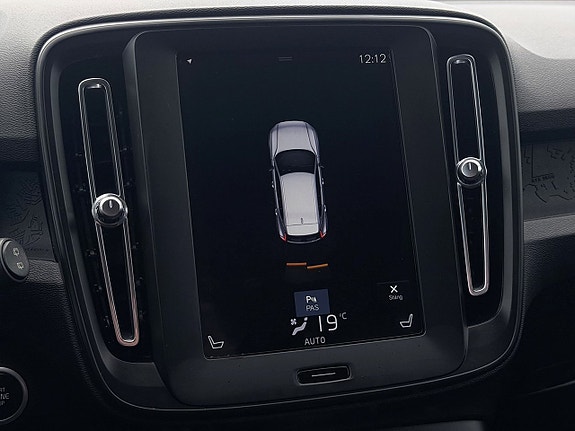 Volvo XC40 17 of 24