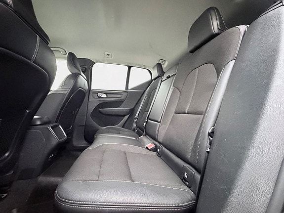 Volvo XC40 13 of 24