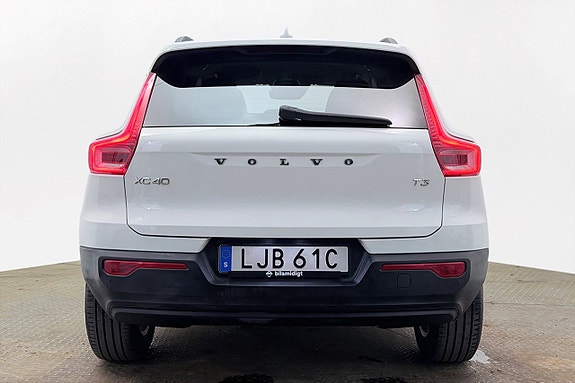 Volvo XC40 6 of 24