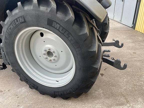 Massey Ferguson 5713 4 of 7