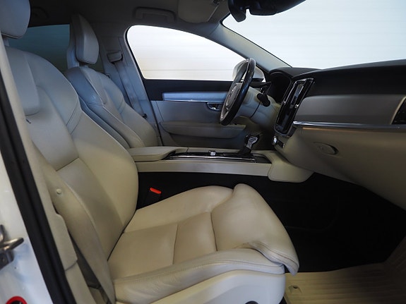 Volvo S90 10 of 26