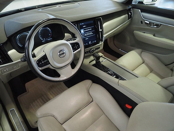Volvo S90 15 of 26