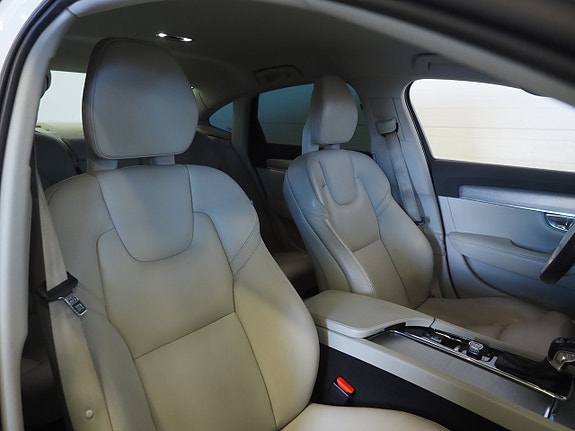 Volvo S90 11 of 26