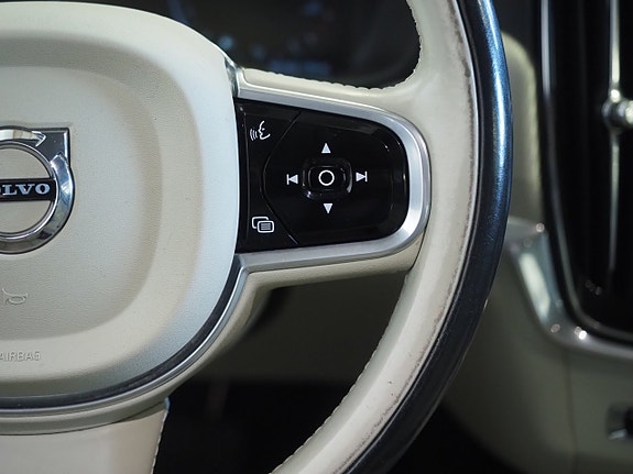 Volvo S90 19 of 26