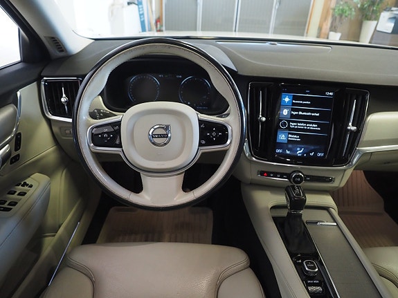 Volvo S90 17 of 26