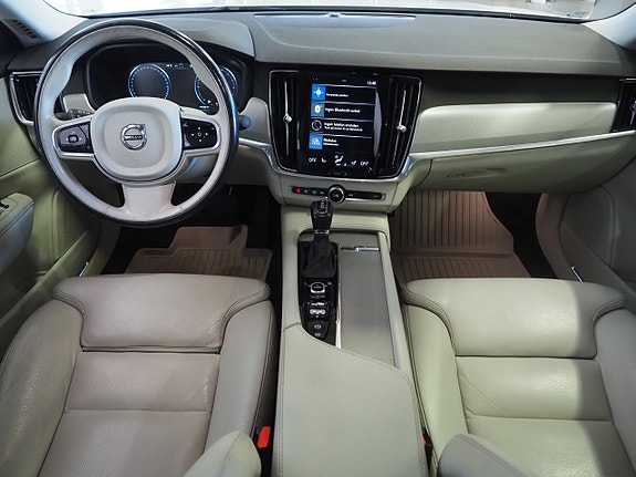 Volvo S90 16 of 26