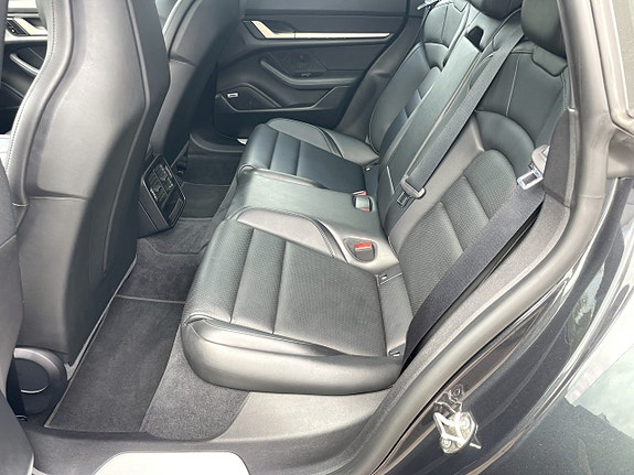 Porsche Taycan 4S 10 of 10